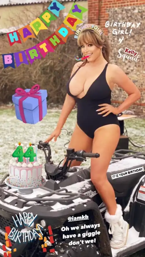 23/11 Instagram stories. Kelly is 44 today! Stunning!