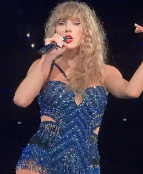 Taylor is a beautiful, perfect Goddess 