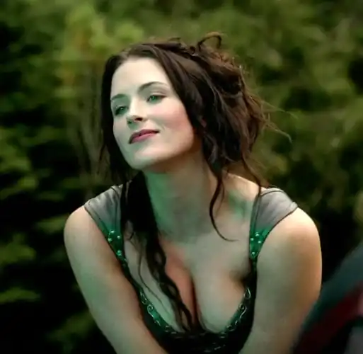Kahlan showing some cleavage