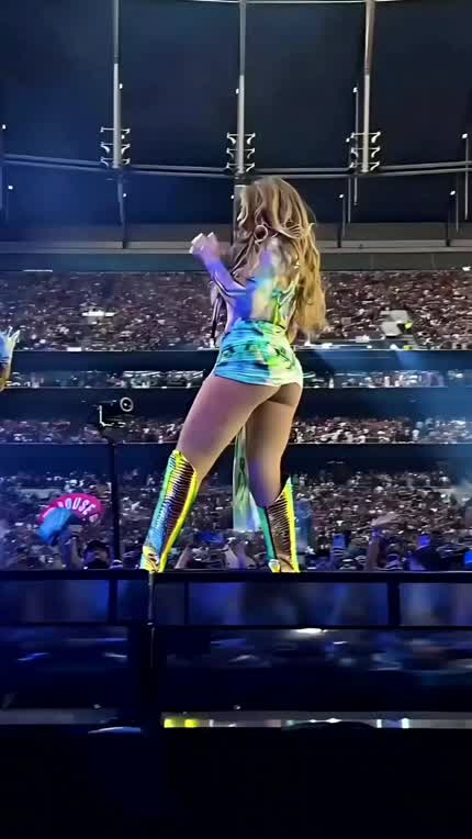 Renaissance tour throwback 👑