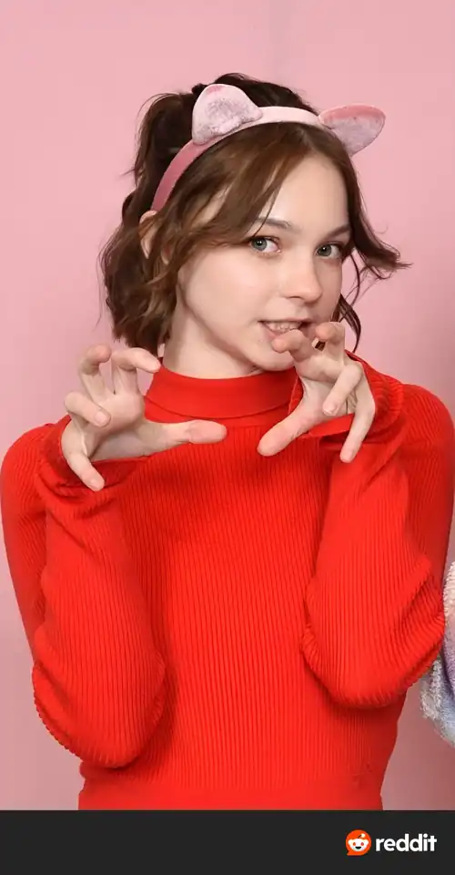Anyone want to chat about to do an rp about the adorable Emma Myers? 