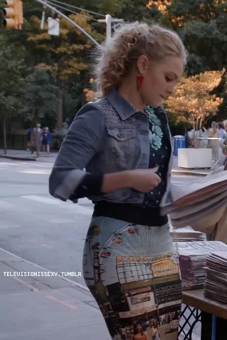 AnnaSophia Robb (The Carrie Diaries)
