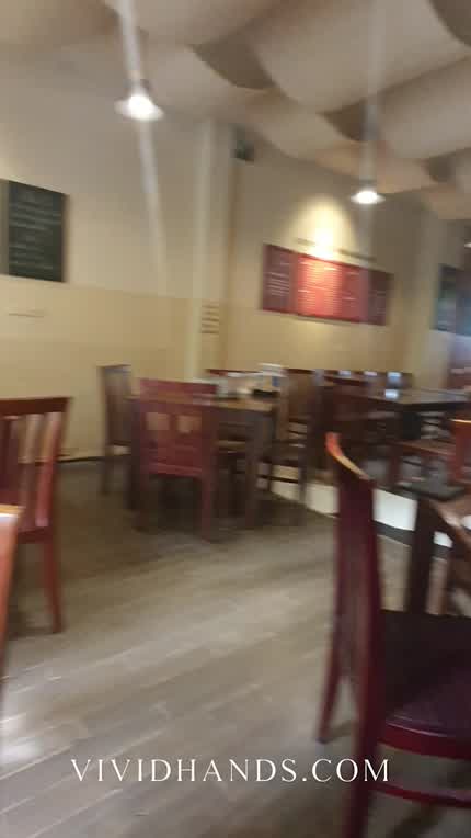 Risky handjob whilst waiting for our food