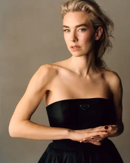 Vanessa Kirby [4350x5446]