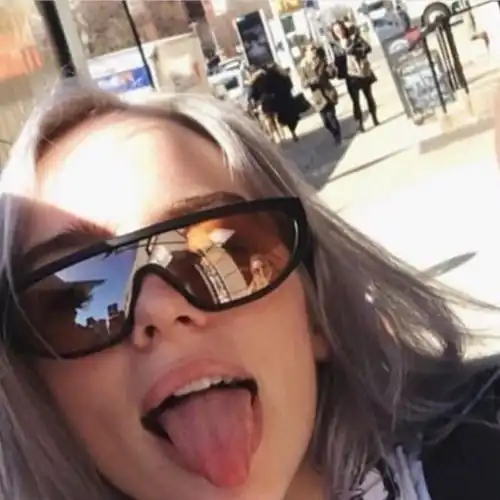Tongue out 👅