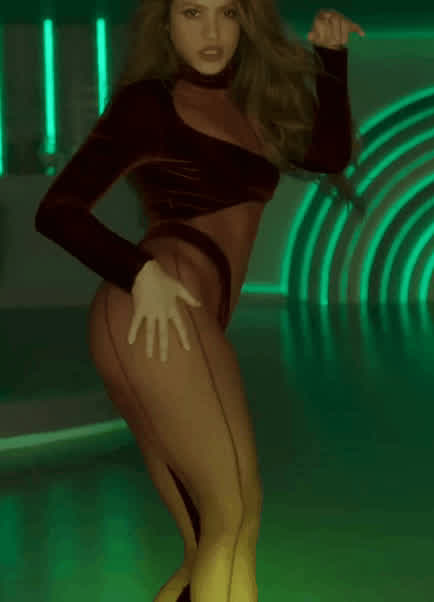 I love this woman's body...