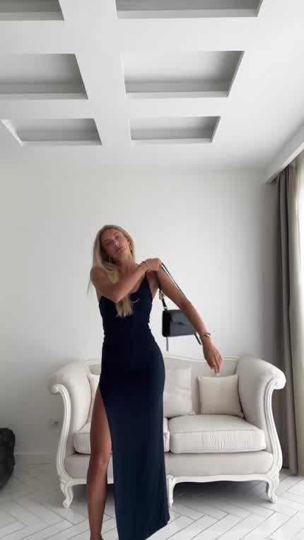 Another version of what she wore in Italy