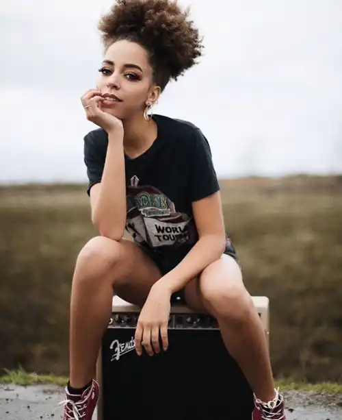 Val Brown [Hayley Law]