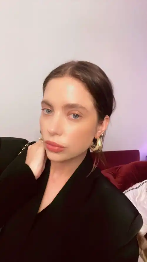 IG selfie in black 10/14/2023