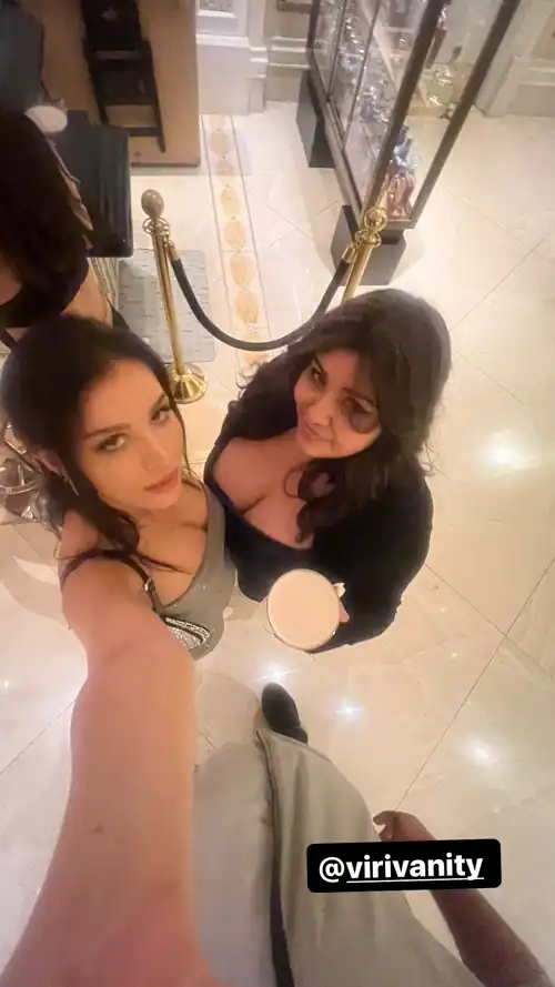 Boobs😍