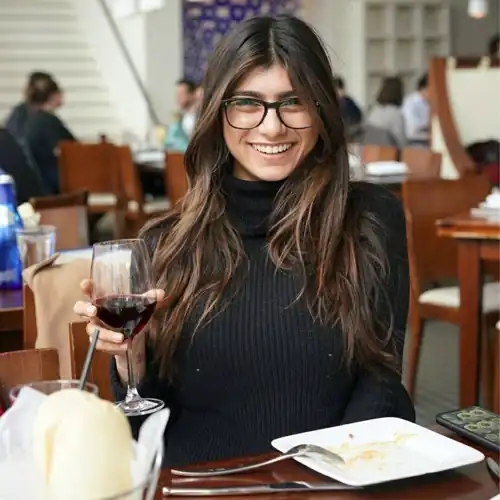Mia looks so cute wearing glasses 
