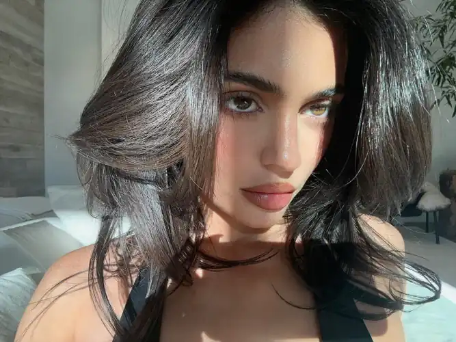 Kylie makes me crave big cock