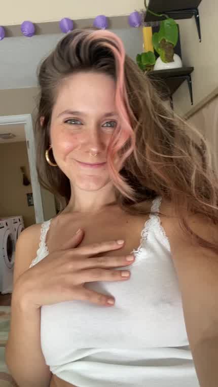 Would you stare if you saw me in the grocery store with no bra on 😝