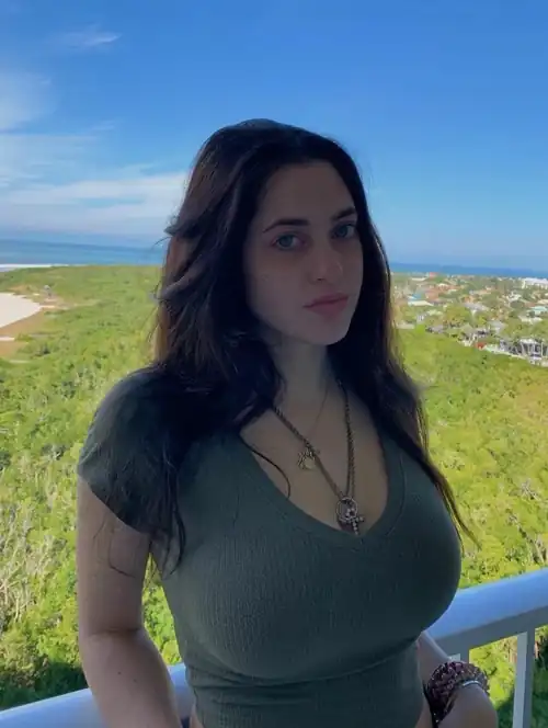 Those eyes tho!