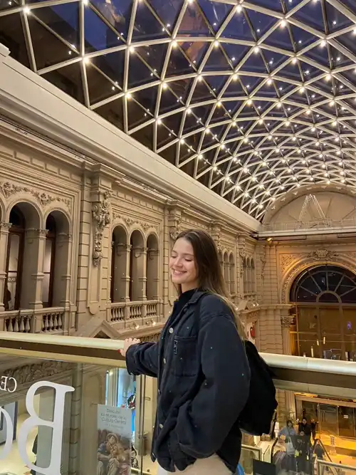 Strolling and sensing every gaze