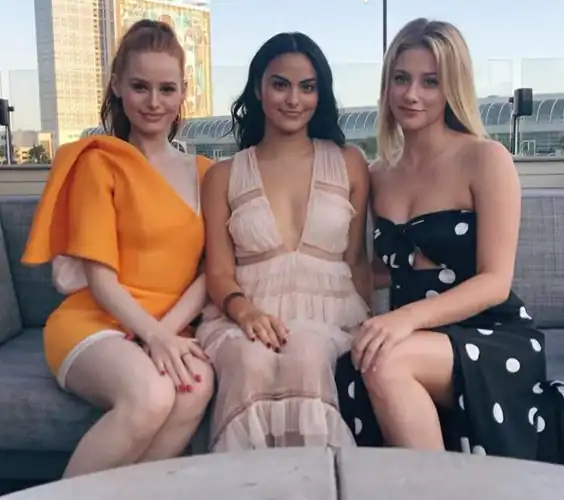 Who else is obsessed with the Riverdale girls?