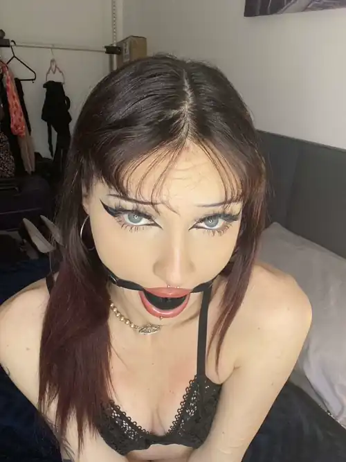I love how thick and shiny my lips look wrapped around a ball gag 🤭