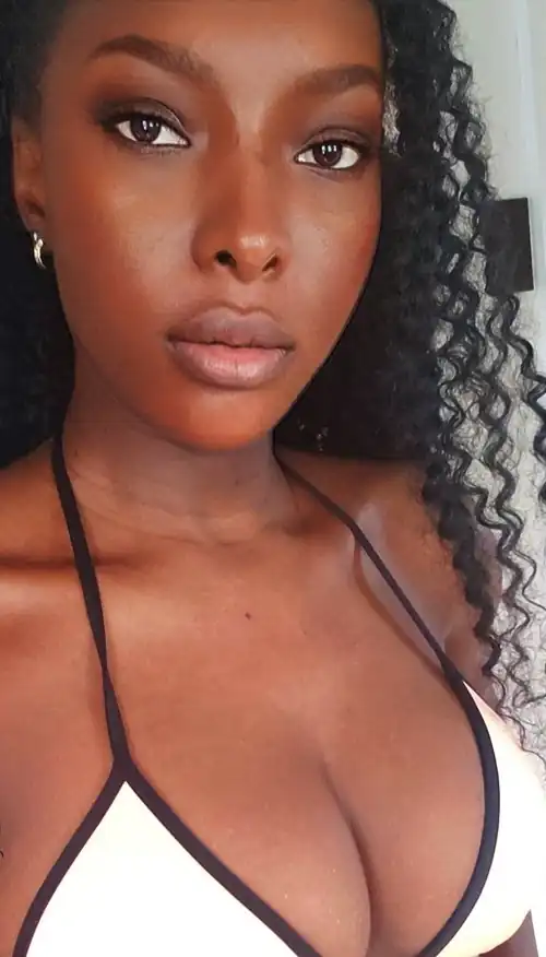 I think I look cute here or maybe it’s in my head (f)