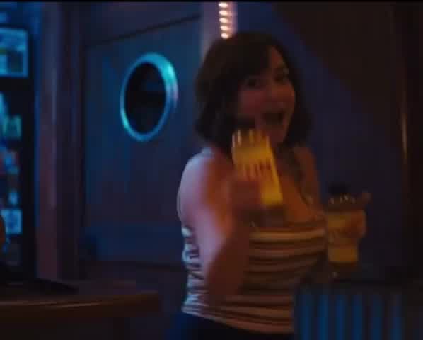 Milana Vayntrub