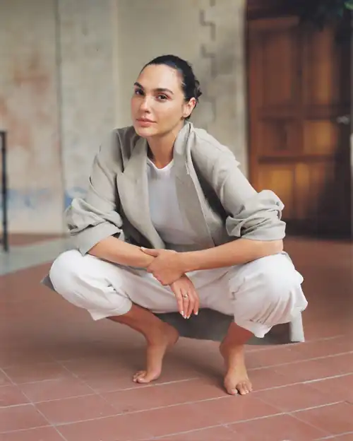 I want suck Gal Gadot toes one by one. What about you?