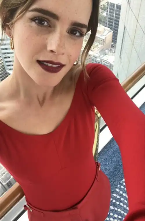 Selfie in red - IG April 2017
