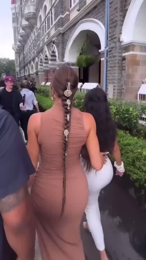 With Khloe in Dubai 