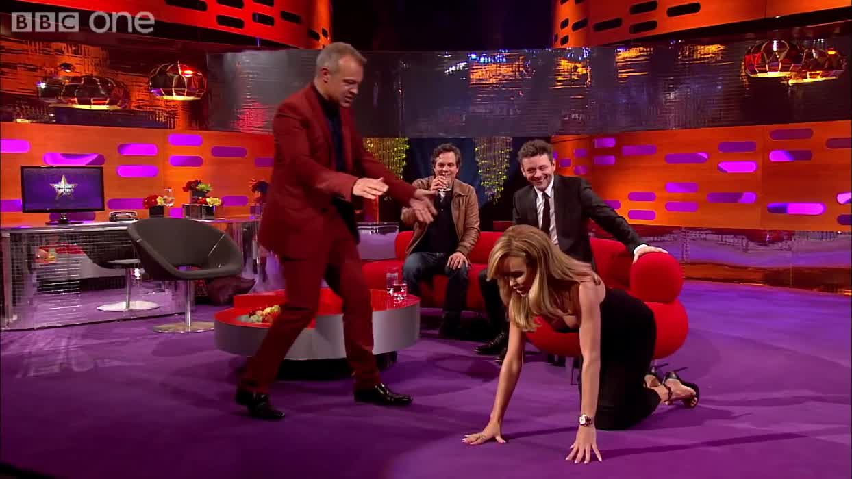 Amanda Holden pops a nipple on 'The Graham Norton Show' (2016)
