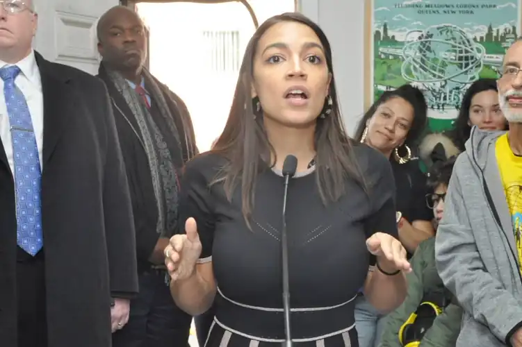 I'm a Republican/Trump voter but this year I'm voting Democrat for AOC