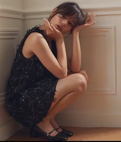 Imagine her sitting on it like this 😍😍