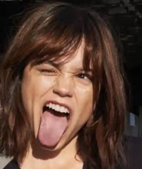 I wanna smell Jenna’s breath so bad!!!