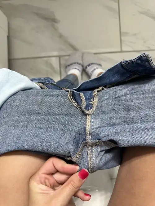Oops, forgot to wear panties🤭