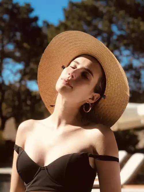 Emma Roberts 