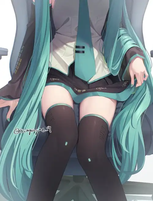 Miku Shows a Bit [Vocaloid]