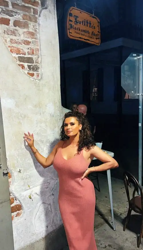 Joy outside a bar | IG story