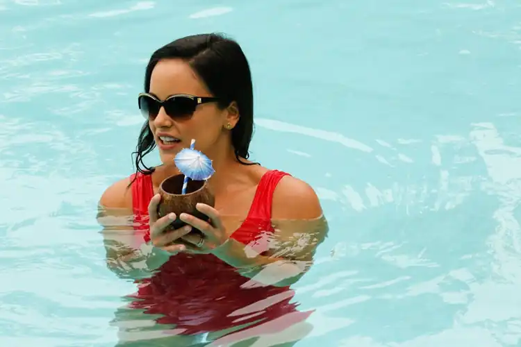 Amy in a bathing suit in BrooklynNineNine 6x1, Honeymoon, 2019