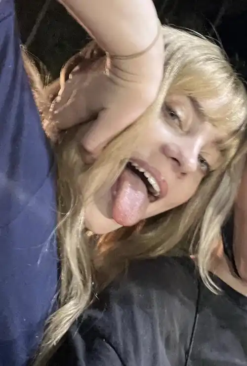 billie eillish tongue