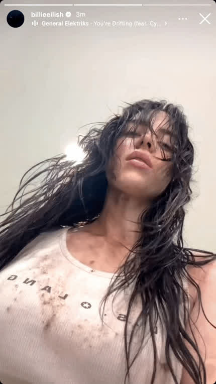 Goddess is so hot😫