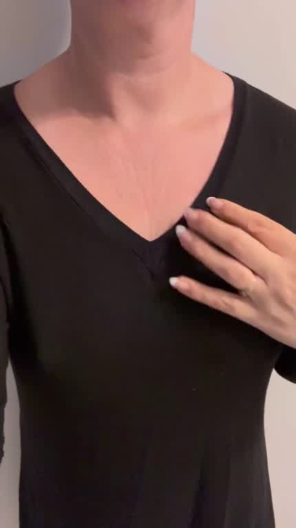 How real moms spend their day… braless.
