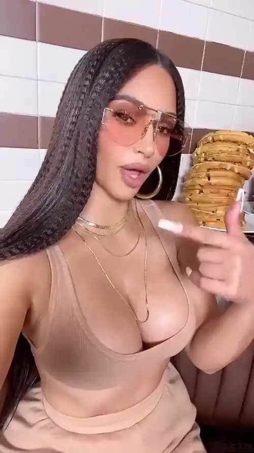 I love jerking to Queen Kimmy