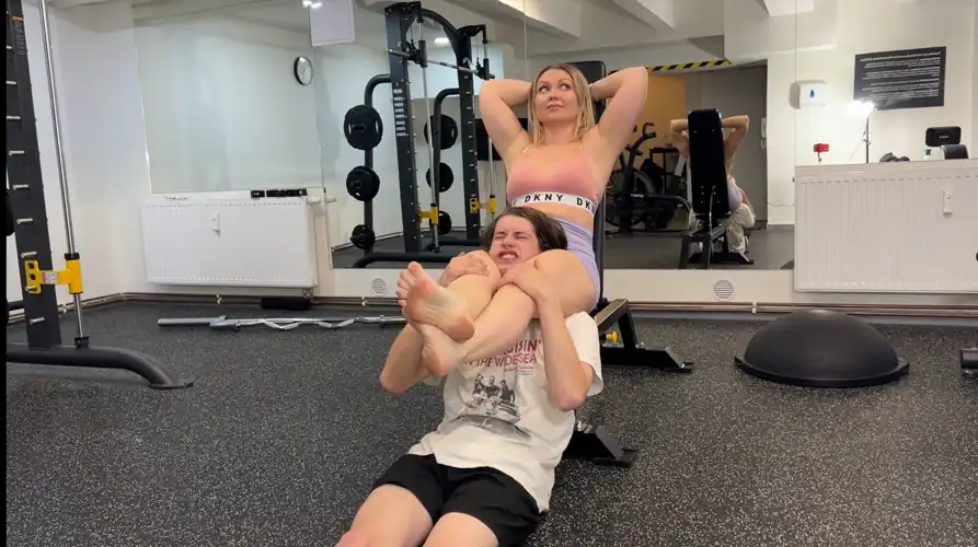 She's not just strong, she's a headscissor master