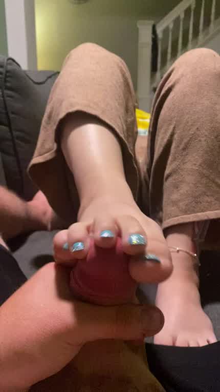 I love feeling cum blow through my toes