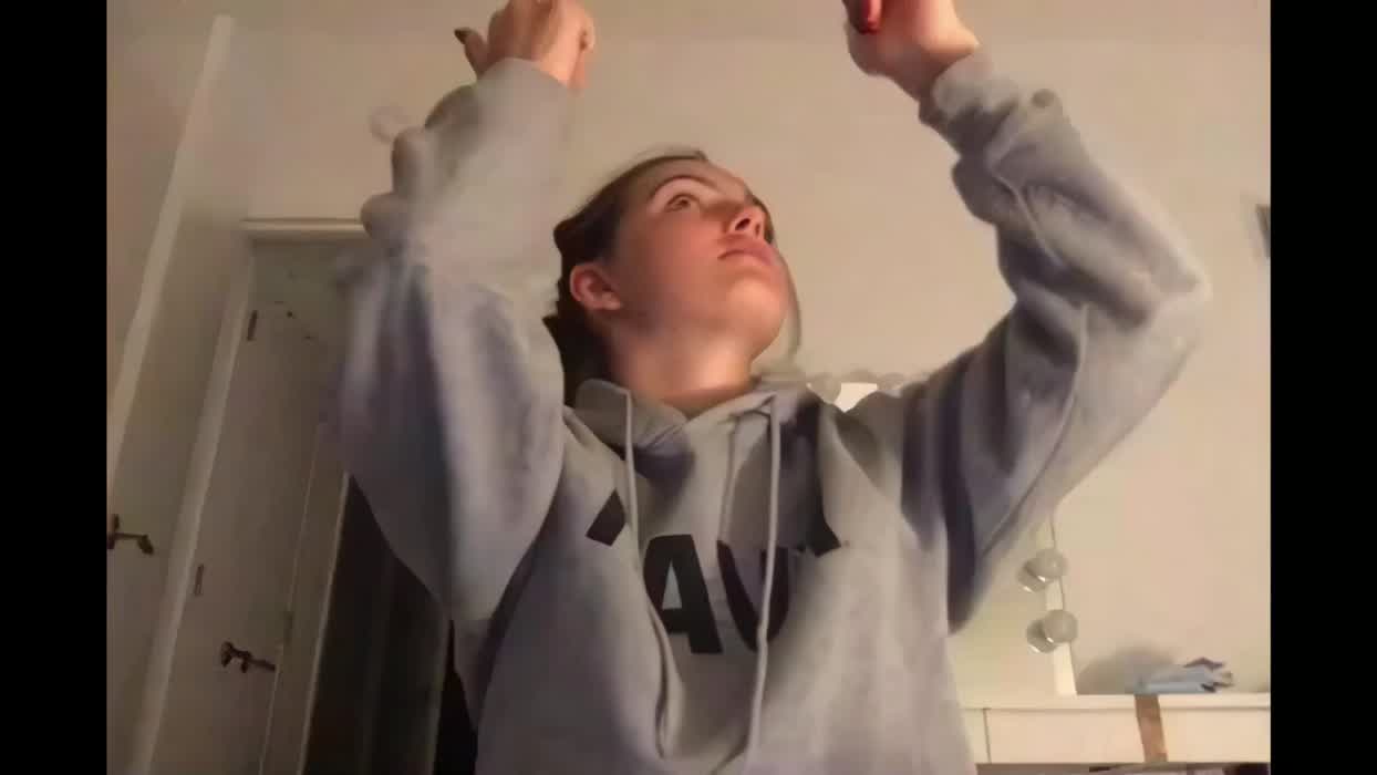 Camren Bicondova Twerking 🍑