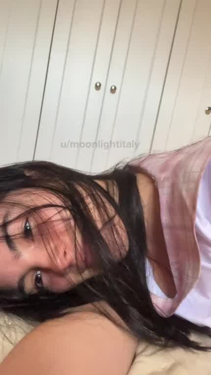 my cute pussy waiting you in bed 🤍