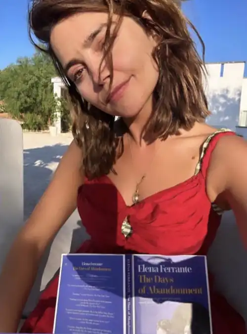 Reading a book in the Sun (IG 16/08/23)