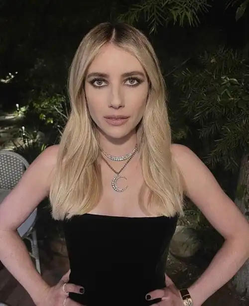 Emma Roberts 
