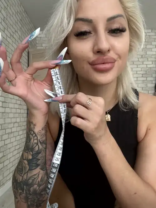 Aww that little loser dick almost looks average today. just a couple inches short