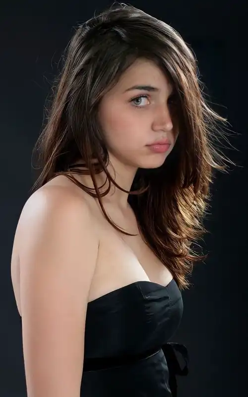 Adorable by looks and cute by face... Perfect Ana 