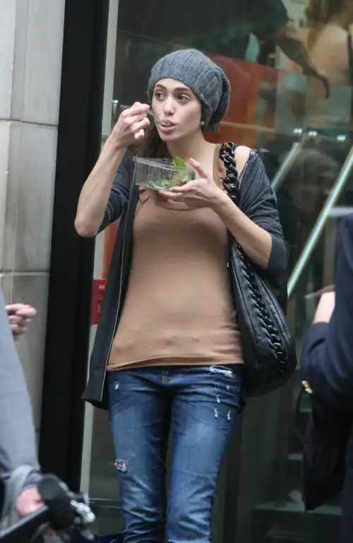 Outside the Apple store in New York City (September 12 2009)