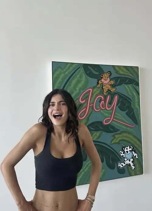 Abs out + bodychain = confident Khy | July 2024