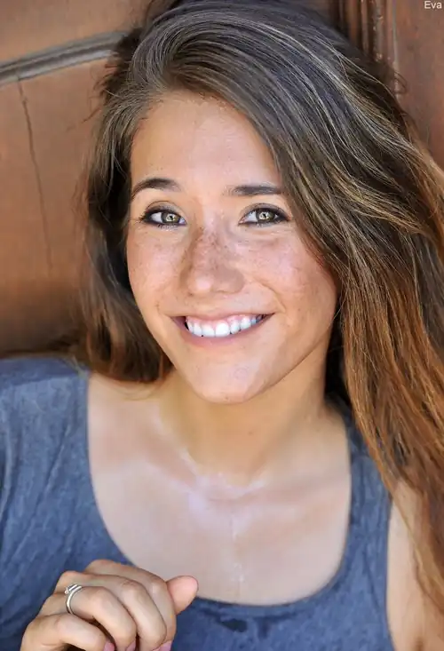 Eva Lovia